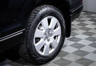 Подержанный автомобиль Audi Q7 2011 года (15 фото)