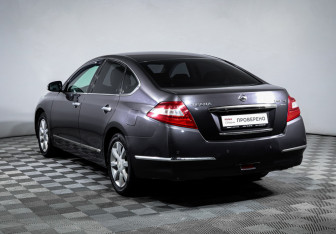 Подержанный автомобиль Nissan Teana 2009 года (7 фото)