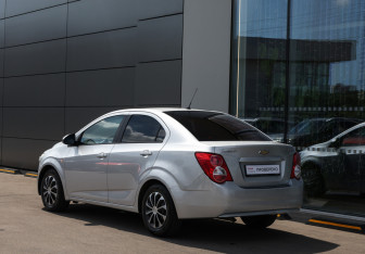 Подержанный автомобиль Chevrolet Aveo Sedan 2013 года (7 фото)
