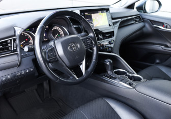 Подержанный автомобиль Toyota Camry Sedan 2021 года (9 фото)