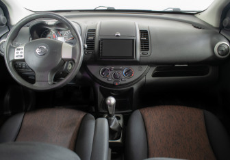 Подержанный автомобиль Nissan Note 2011 года (11 фото)