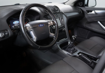 Подержанный автомобиль Ford Mondeo Sedan 2012 года (14 фото)