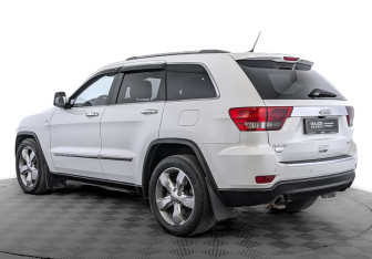 Подержанный автомобиль Jeep Grand Cherokee 2012 года (7 фото)