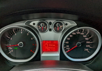 Подержанный автомобиль Ford Focus Hatchback 2009 года (25 фото)