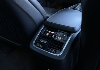 Подержанный автомобиль Volvo XC90 2017 года (31 фото)
