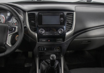 Подержанный автомобиль Mitsubishi L200 2017 года (12 фото)
