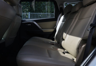 Подержанный автомобиль Mitsubishi Montero Sport 2022 года (8 фото)