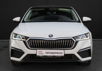 Подержанный автомобиль Skoda Octavia Liftback 2023 года (2 фото)