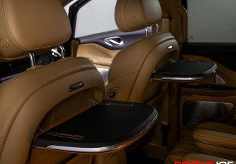 Подержанный автомобиль Voyah Dream 2023 года (17 фото)