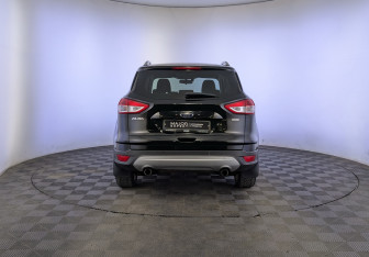 Подержанный автомобиль Ford Kuga 2015 года (6 фото)