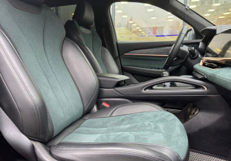 Подержанный автомобиль Geely Monjaro 2024 года (10 фото)