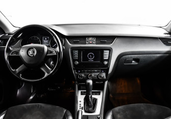 Подержанный автомобиль Skoda Octavia Liftback 2014 года (11 фото)