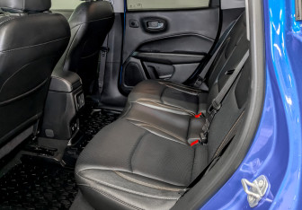 Подержанный автомобиль Jeep Compass 2018 года (12 фото)