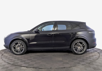 Подержанный автомобиль Porsche Cayenne 2018 года (8 фото)