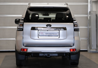 Подержанный автомобиль Toyota Land Cruiser Prado 2021 года (5 фото)
