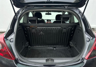 Подержанный автомобиль Opel Corsa 2011 года (15 фото)