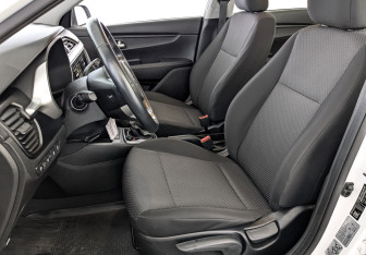 Подержанный автомобиль Kia Rio Sedan 2021 года (20 фото)