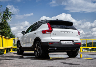 Подержанный автомобиль Volvo XC40 2019 года (7 фото)
