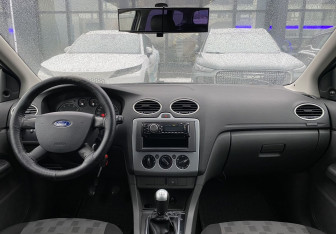 Подержанный автомобиль Ford Focus Wagon 2006 года (10 фото)