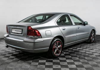 Подержанный автомобиль Volvo S60 2007 года (5 фото)