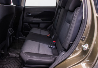 Подержанный автомобиль Mitsubishi Outlander 2019 года (11 фото)