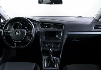 Подержанный автомобиль Volkswagen Golf Hatchback 2013 года (10 фото)