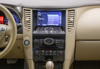 Подержанный автомобиль Infiniti FX 2011 года (14 фото)