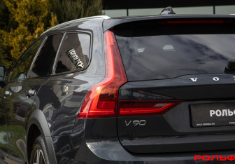 Подержанный автомобиль Volvo V90 Cross Country 2017 года (23 фото)