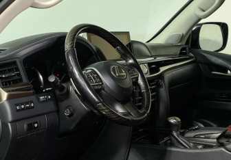 Подержанный автомобиль Lexus LX 2021 года (13 фото)