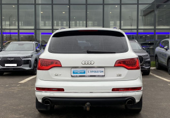 Подержанный автомобиль Audi Q7 2014 года (7 фото)