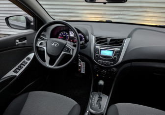 Подержанный автомобиль Hyundai Solaris Hatchback 2013 года (29 фото)