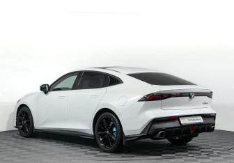 Подержанный автомобиль Changan UNI-V 2023 года (7 фото)