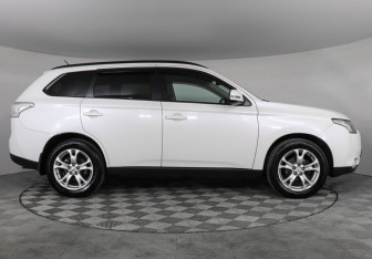 Подержанный автомобиль Mitsubishi Outlander 2012 года (4 фото)