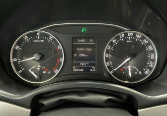 Подержанный автомобиль Skoda Octavia Liftback 2013 года (12 фото)