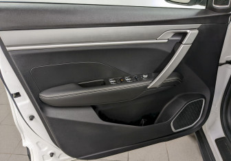 Подержанный автомобиль Geely Coolray 2022 года (11 фото)