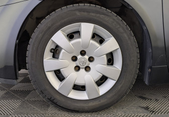 Подержанный автомобиль Toyota Avensis Sedan 2012 года (12 фото)