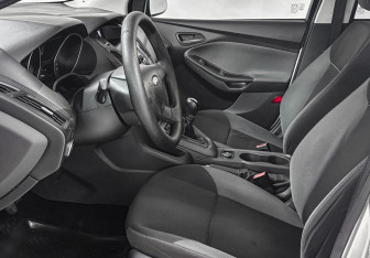 Подержанный автомобиль Ford Focus Hatchback 2011 года (14 фото)