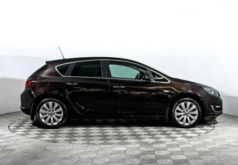 Подержанный автомобиль Opel Astra Hatchback 2013 года (4 фото)