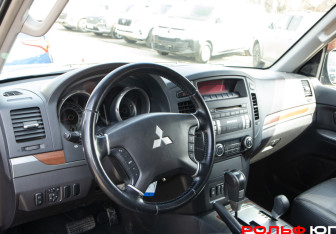 Подержанный автомобиль Mitsubishi Pajero 2007 года (9 фото)