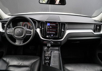 Подержанный автомобиль Volvo XC60 2019 года (10 фото)