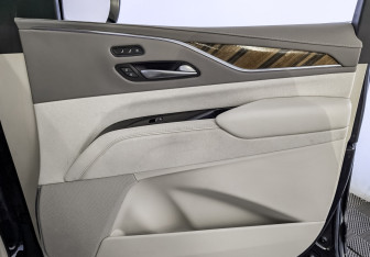 Подержанный автомобиль Cadillac Escalade Suv 2021 года (25 фото)