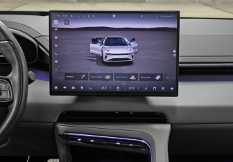 Подержанный автомобиль Zeekr 001 2024 года (14 фото)