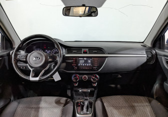 Подержанный автомобиль Kia Rio Hatchback 2019 года (13 фото)