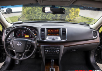 Подержанный автомобиль Nissan Teana 2010 года (13 фото)