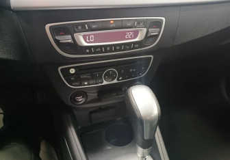 Подержанный автомобиль Renault Fluence 2010 года (12 фото)