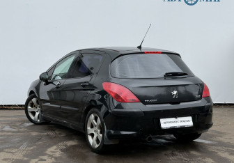 Подержанный автомобиль Peugeot 308 Hatchback 2010 года (7 фото)