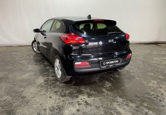 Подержанный автомобиль Kia Ceed Hatchback 2017 года (6 фото)