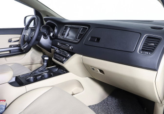 Подержанный автомобиль Kia Carnival 2020 года (12 фото)