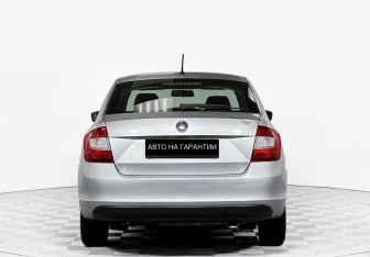 Подержанный автомобиль Skoda Rapid Liftback 2016 года (4 фото)