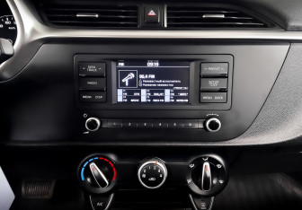 Подержанный автомобиль Kia Rio Hatchback 2021 года (15 фото)